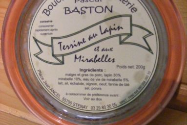 Terrine au lapin et aux mirabelles