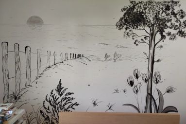 Elle dessine sur les murs
